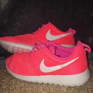 NIKE Roshes 7Y